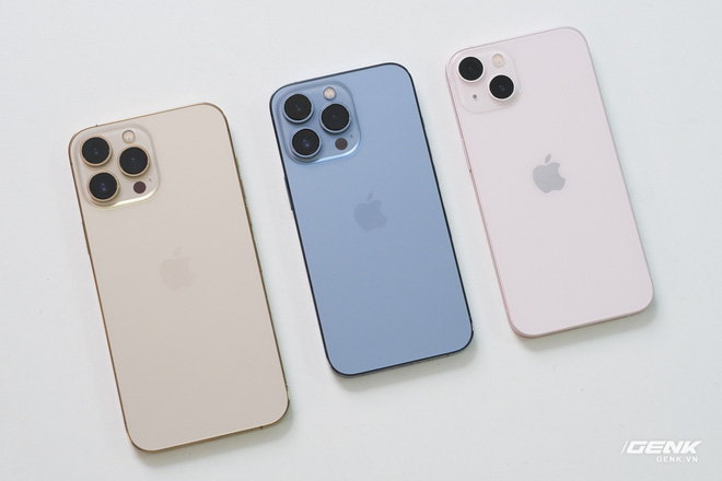 Loạt iPhone 13 đầu tiên về Việt Nam bị độn giá cao gấp đôi so với giá gốc của Apple - Ảnh 1.