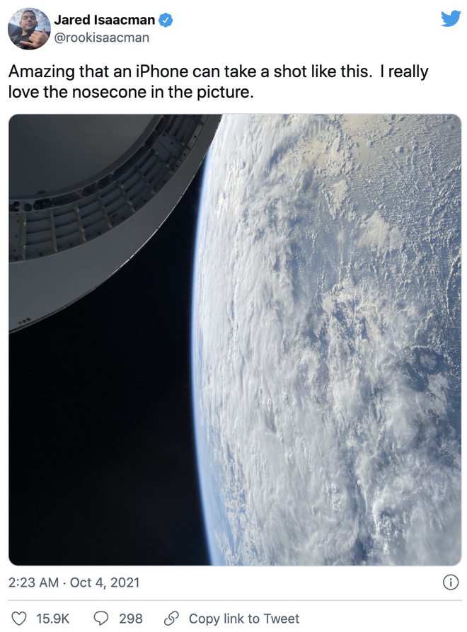 Tỷ phú chia sẻ ảnh chụp bằng iPhone 12 trên tàu của SpaceX: Thật ấn tượng khi một chiếc iPhone chụp được như thế này - Ảnh 3.
