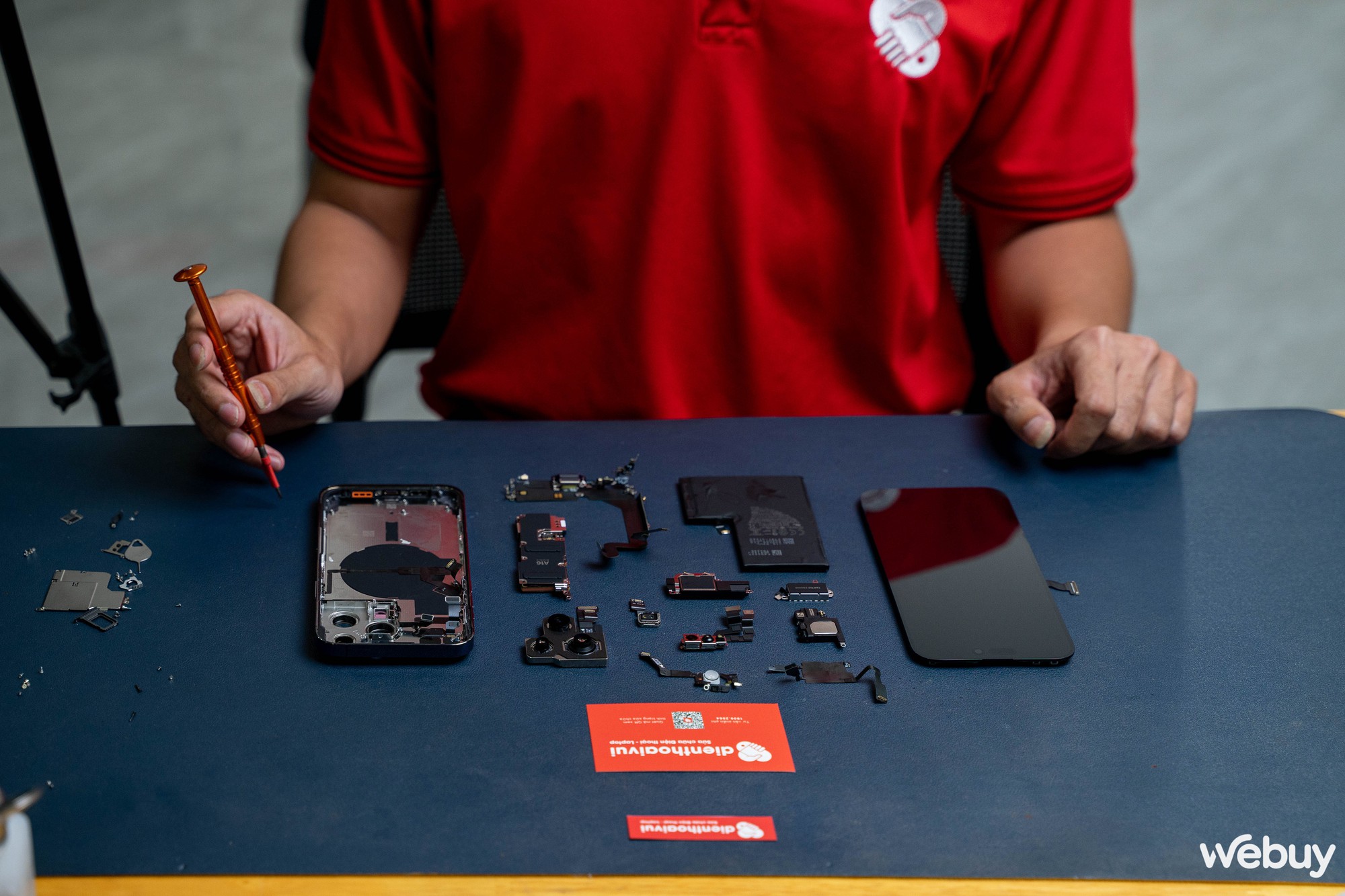 Mổ bụng iPhone 14 Pro Max tại Việt Nam: Smartphone đầu tiên của Apple với màn hình "đục lỗ" - Ảnh 16.